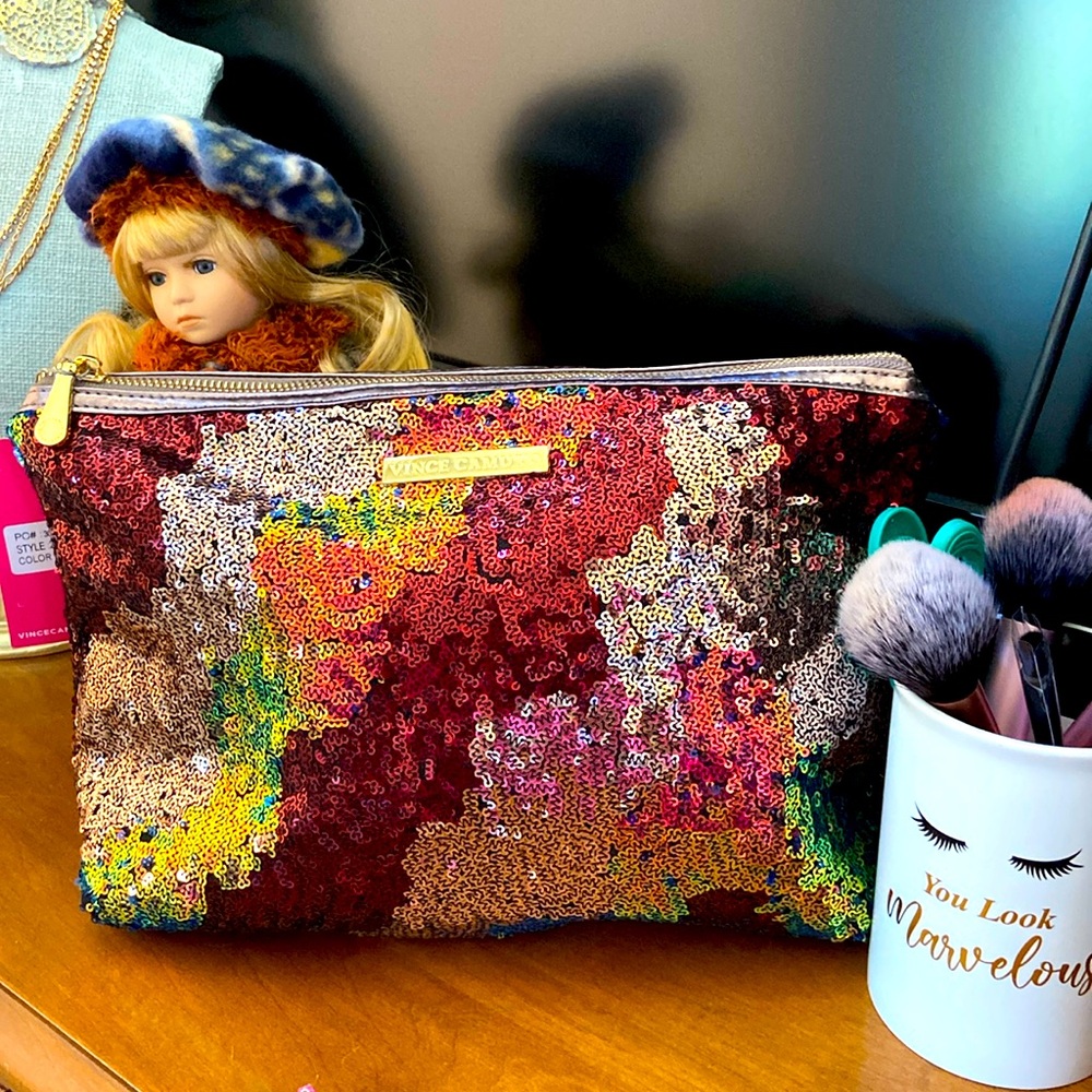 🆕 Vince Camuto sequinned clutch/makeup bag